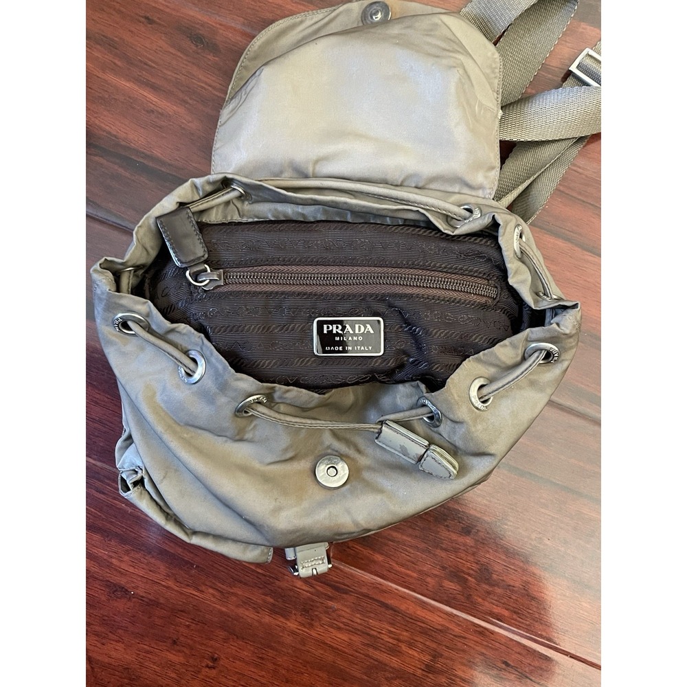 Vintage Prada Tessuto Vela Green Nylon Backpack Distressed Grunge Made In Italy - Picture 8 of 16